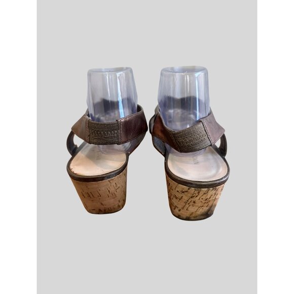 Clark's Size 10 Leather  Elegant Stylist Sandal Cork Wedge Platform Gold Tone - Picture 6 of 10